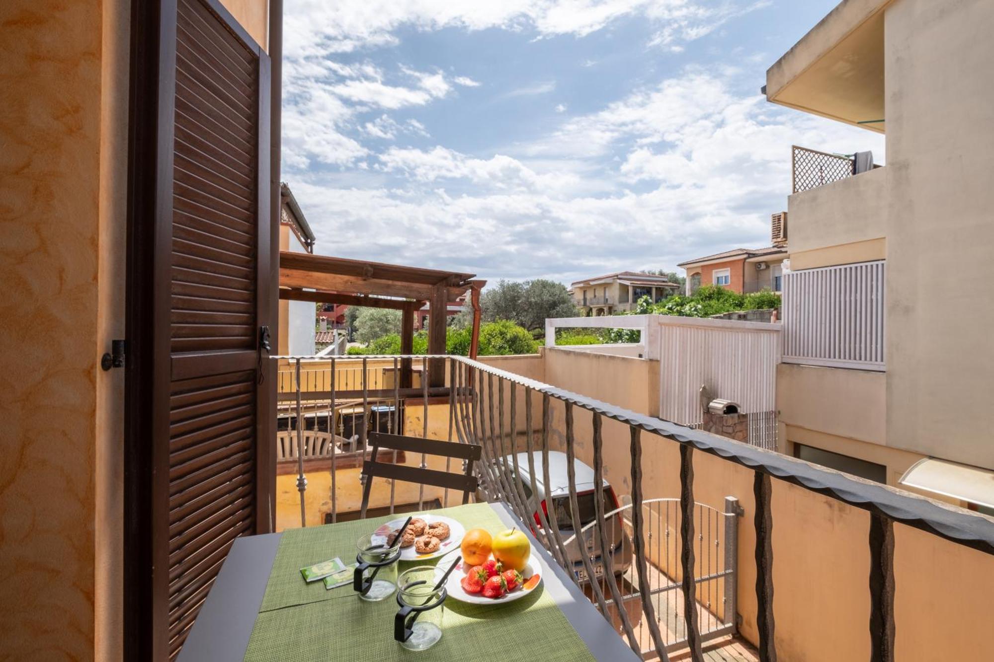 Butterfly Apartment Cagliari - Self Check-In, No Kitchen Exterior photo