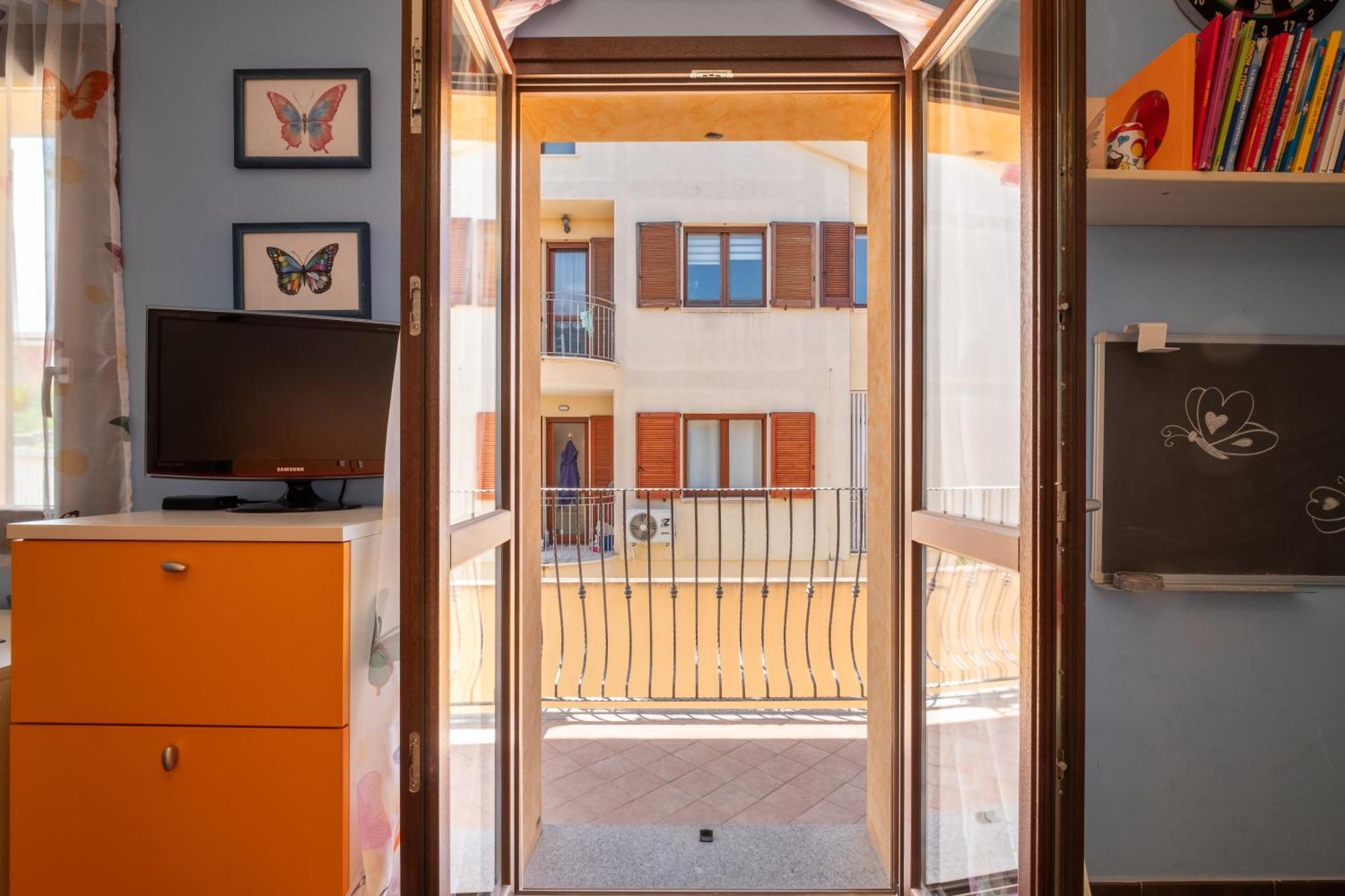 Butterfly Apartment Cagliari - Self Check-In, No Kitchen Exterior photo
